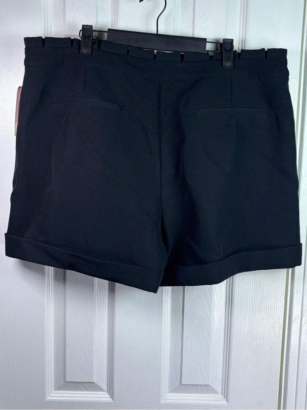 VENUS Black Women's Flat-Front Cuffed Dress Shorts - Picture 14 of 14